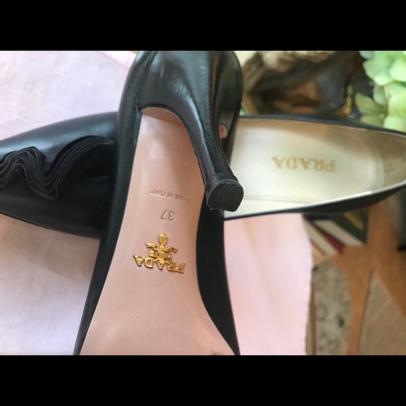 PRADA Heels size 37 Pumps Black Classic Style - Picture 2 of 9